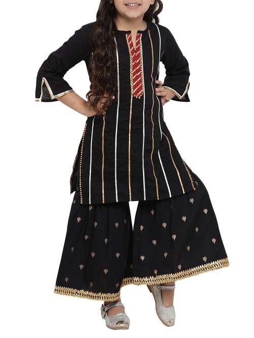 black suit set - 16128727 - Standard Image - 0