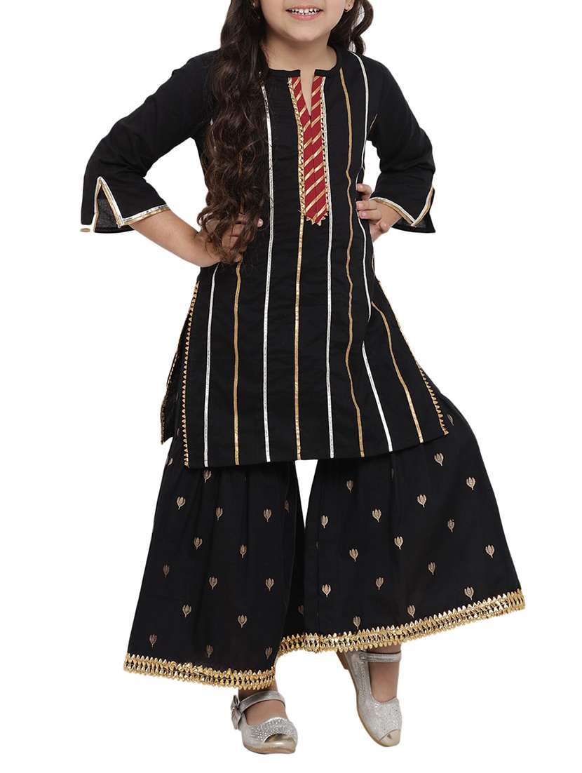 black suit set - 16128727 - Zoom Image - 0