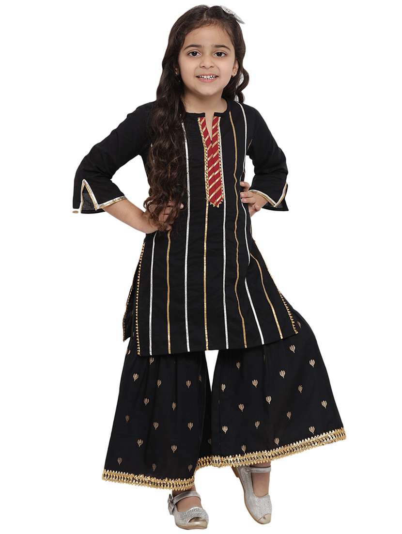 black suit set - 16128727 - Standard Image - 3