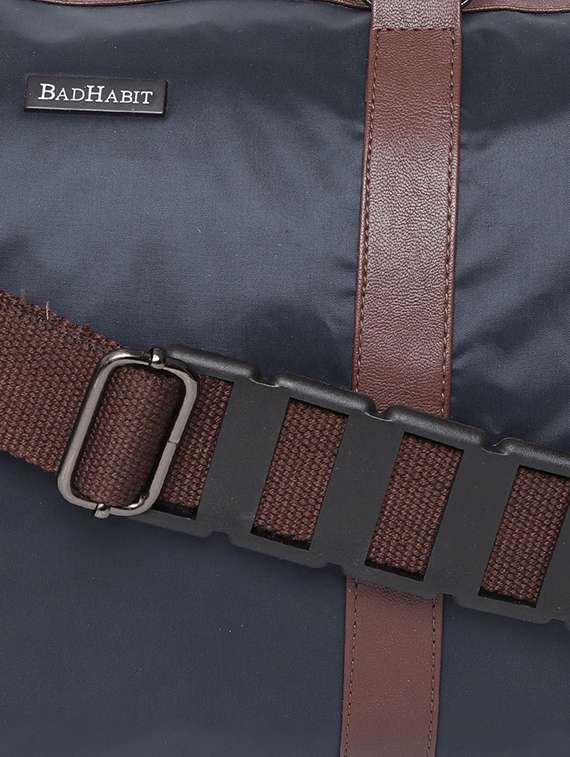 blue canvas dufflebag - 16193293 -  Standard Image - 3