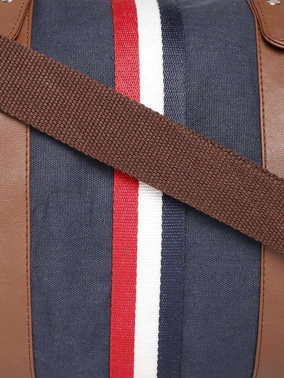 blue canvas dufflebag - 16193298 -  Standard Image - 3