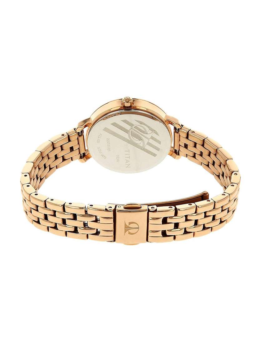 apple watch compared to fitbit versa