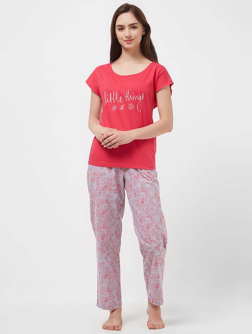 round neck printed tee & pajama nightwear set - 16235776 - Zoom Image - 0