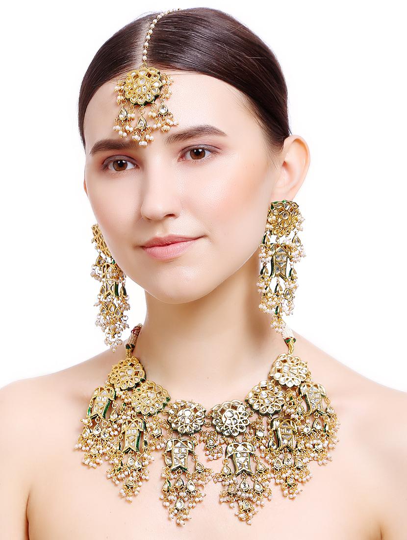 gold metal set - 16239286 - Standard Image - 5