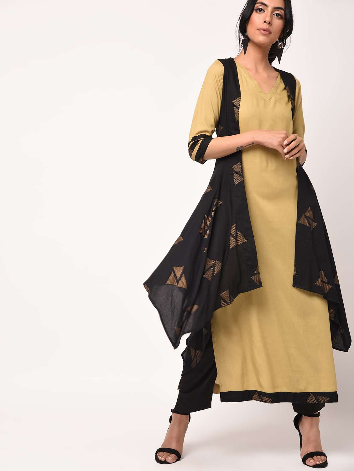 solid kurta with foil print contrast jacket