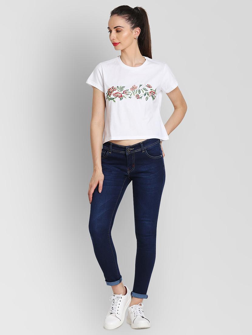 embroidered detail crop tee - 16322044 - Standard Image - 3