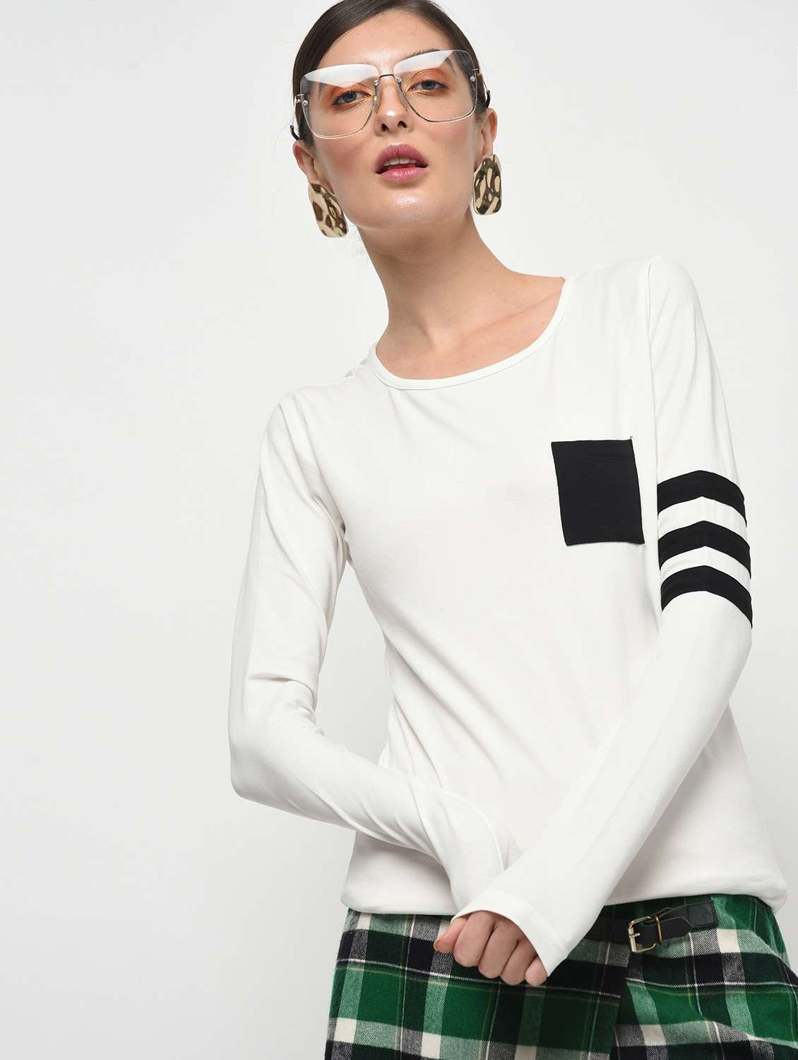 contrast pocket patch long sleeved tee