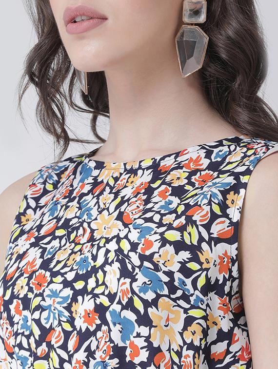 round neck abstract maxi dress - 16483250 - Standard Image - 3