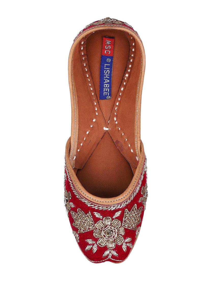msc red slip on jutis  - 16548905 -  Standard Image - 3