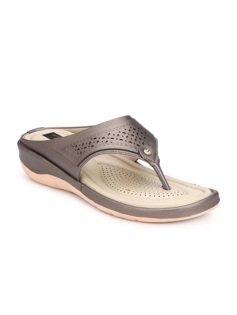 metallic toe separator sandals - 16668438 - Zoom Image - 0