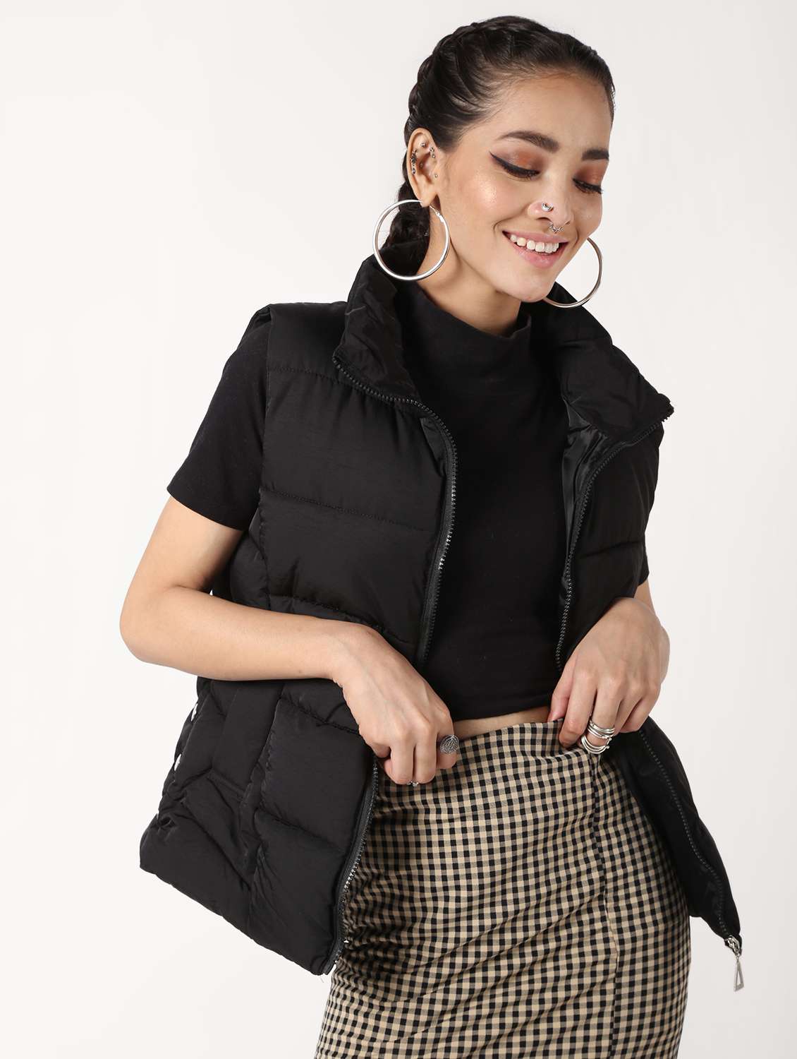 quilted pocket detail sleeveless nylon jacket