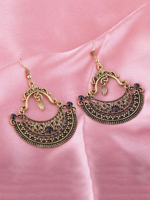 gold metal drop earring - 16774595 -  Standard Image - 0