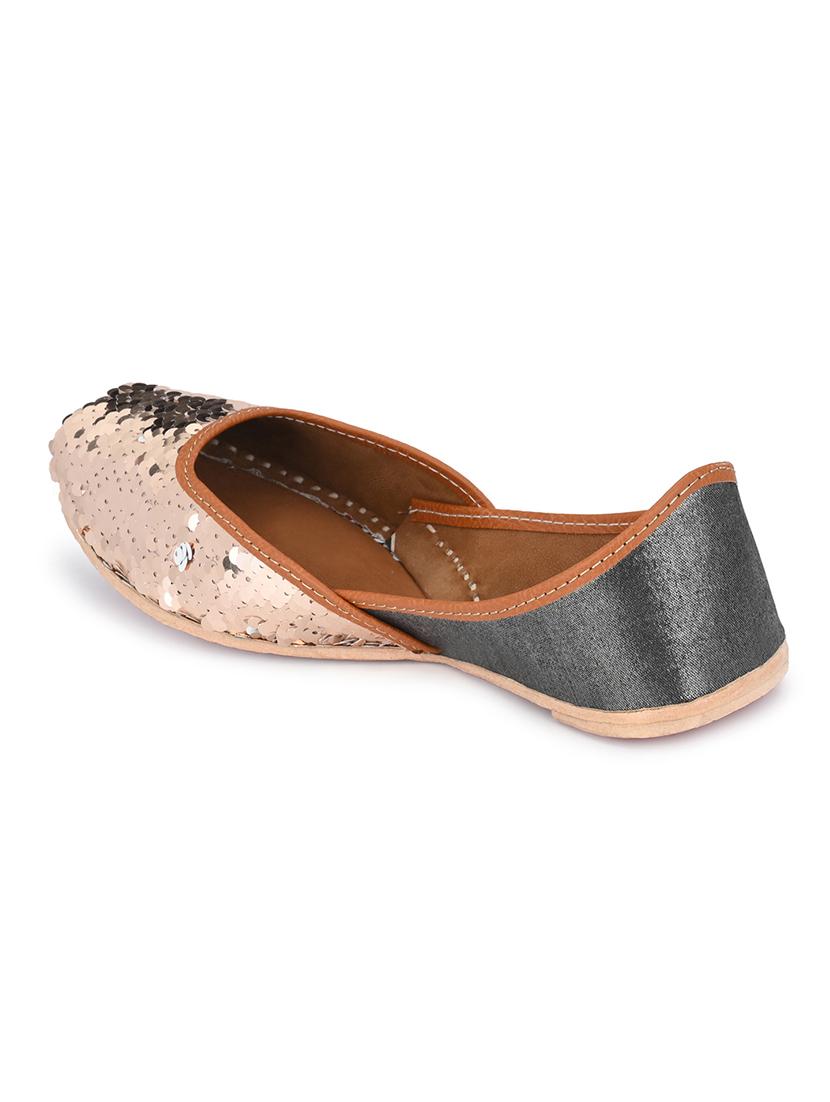 pink slip on jutis - 16801592 - Standard Image - 3
