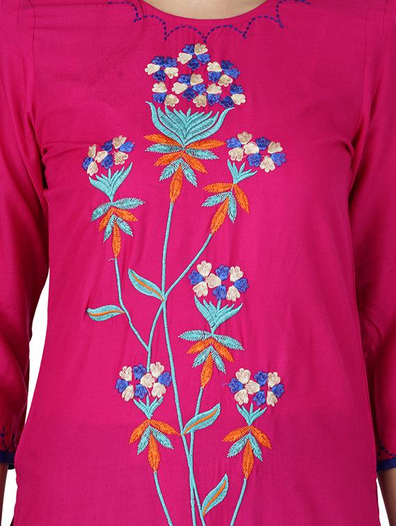 embroidered straight kurta - 16810421 - Standard Image - 3