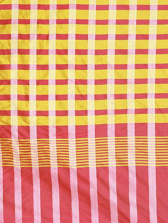 checkered woven saree with blouse - 16893301 - Standard Image - 3