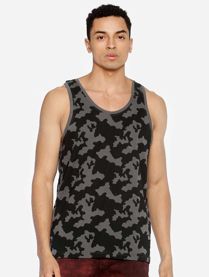 grey printed t-shirt