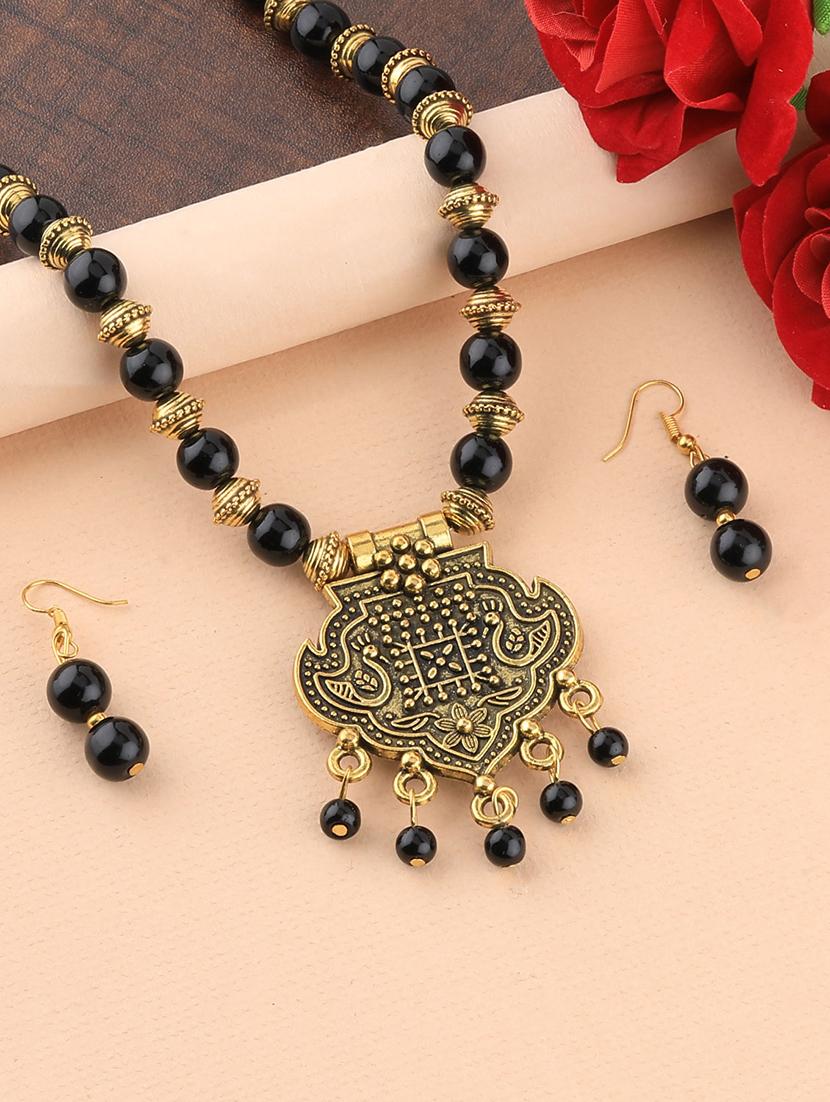 gold metal necklaces and earring - 16931837 - Zoom Image - 0