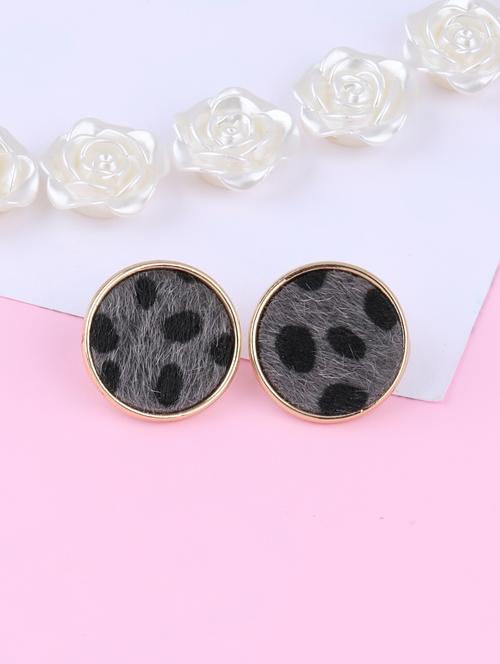 black metal studs earring - 16991829 -  Standard Image - 0