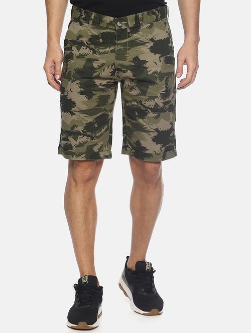 green camouflage bermuda - 17027035 -  Standard Image - 0