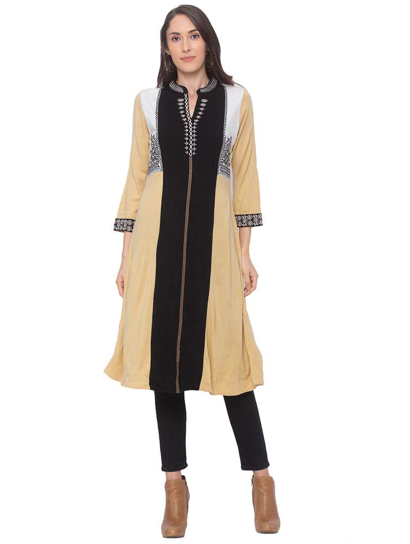 Buy online Printed A-line Woolen Kurta 