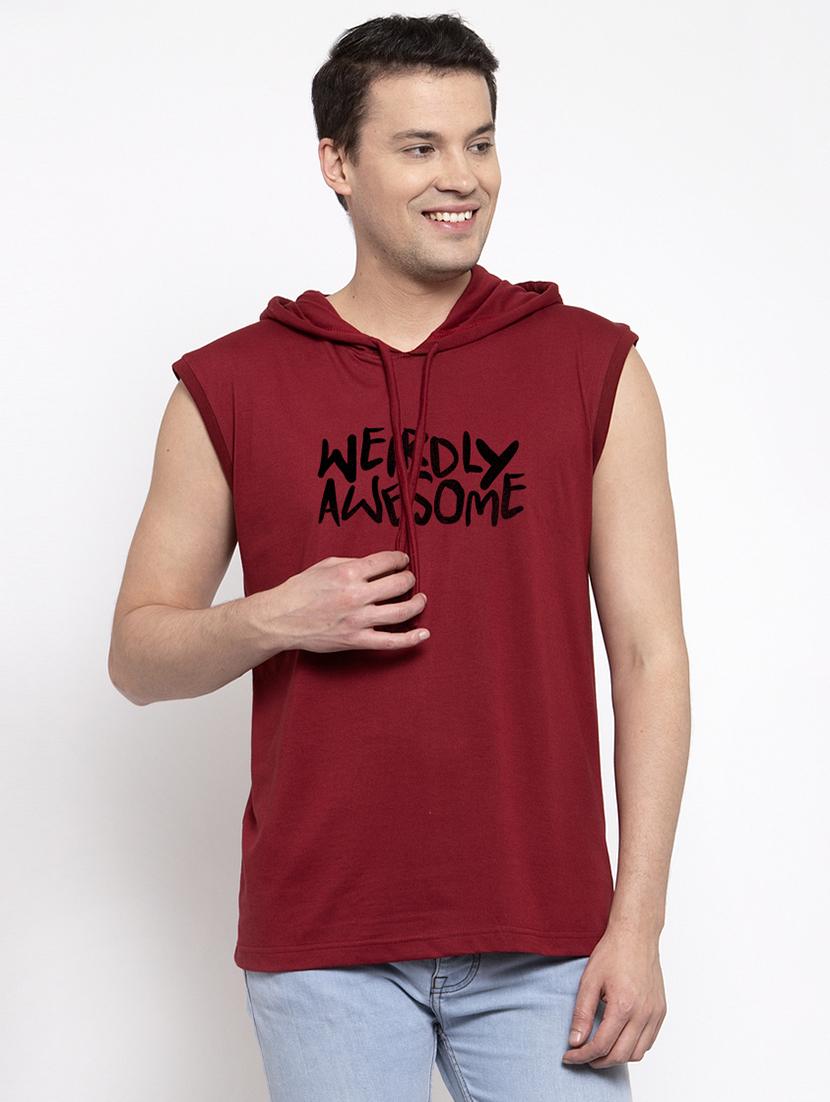 maroon chest print t-shirt