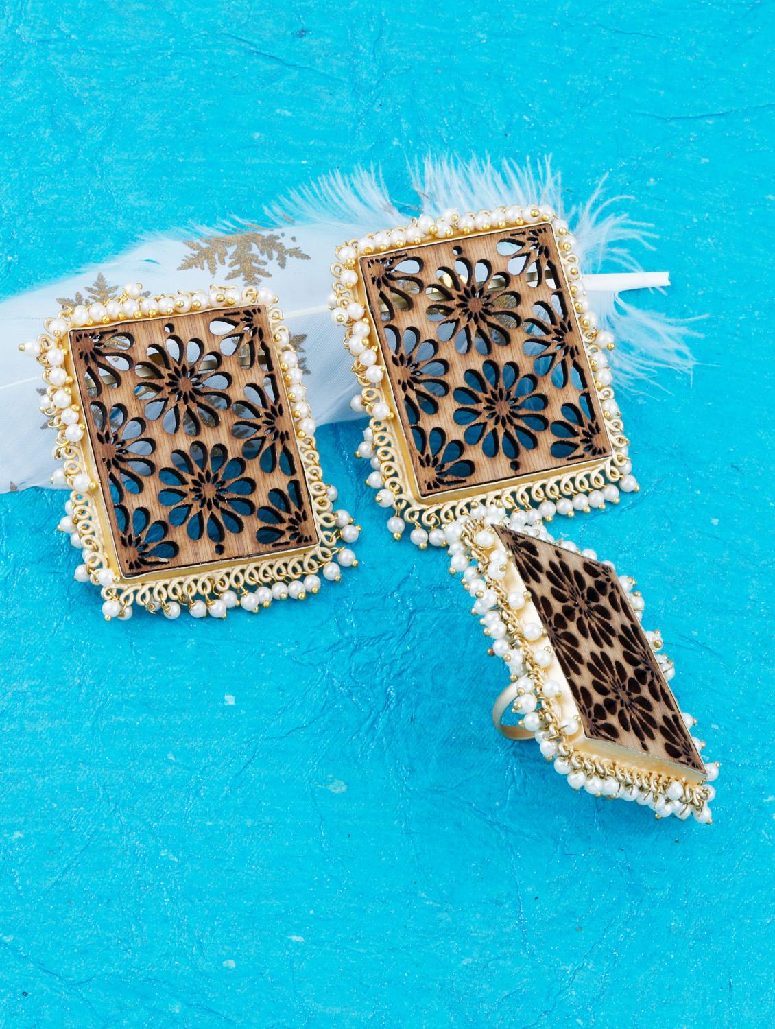 brown wood studs earring with ring - 17274332 - Standard Image - 3