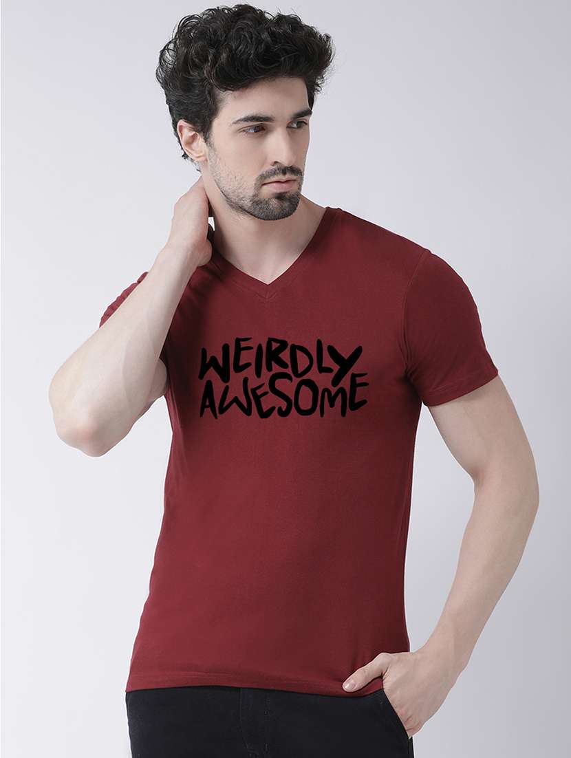 maroon chest print t-shirt
