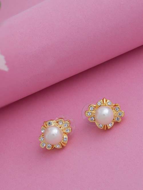 gold metal studs earring - 17327588 -  Standard Image - 0