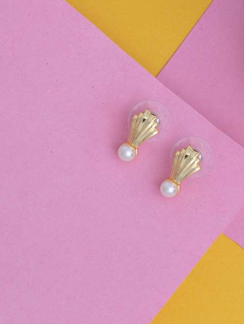 gold metal studs earring - 17327745 -  Standard Image - 0