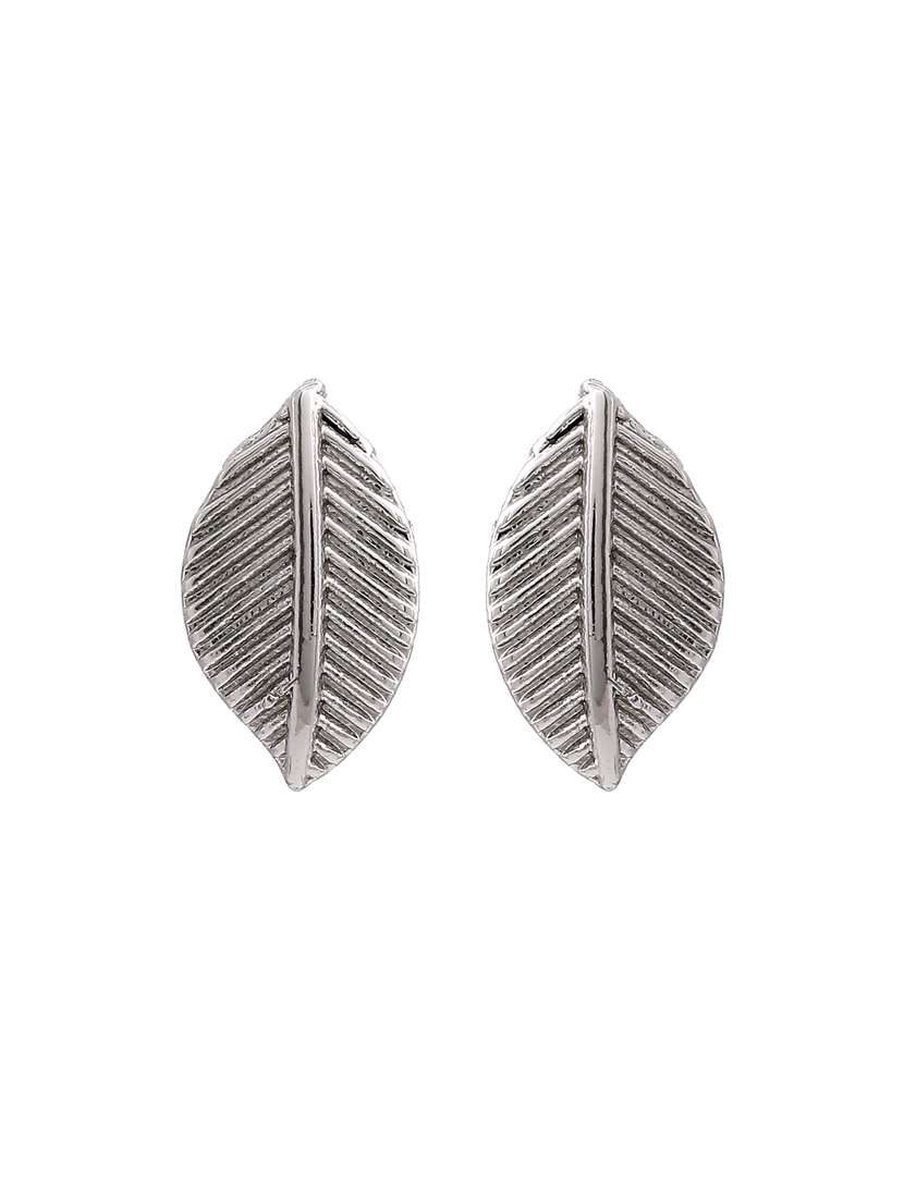 silver metal studs earring - 17327985 -  Standard Image - 3