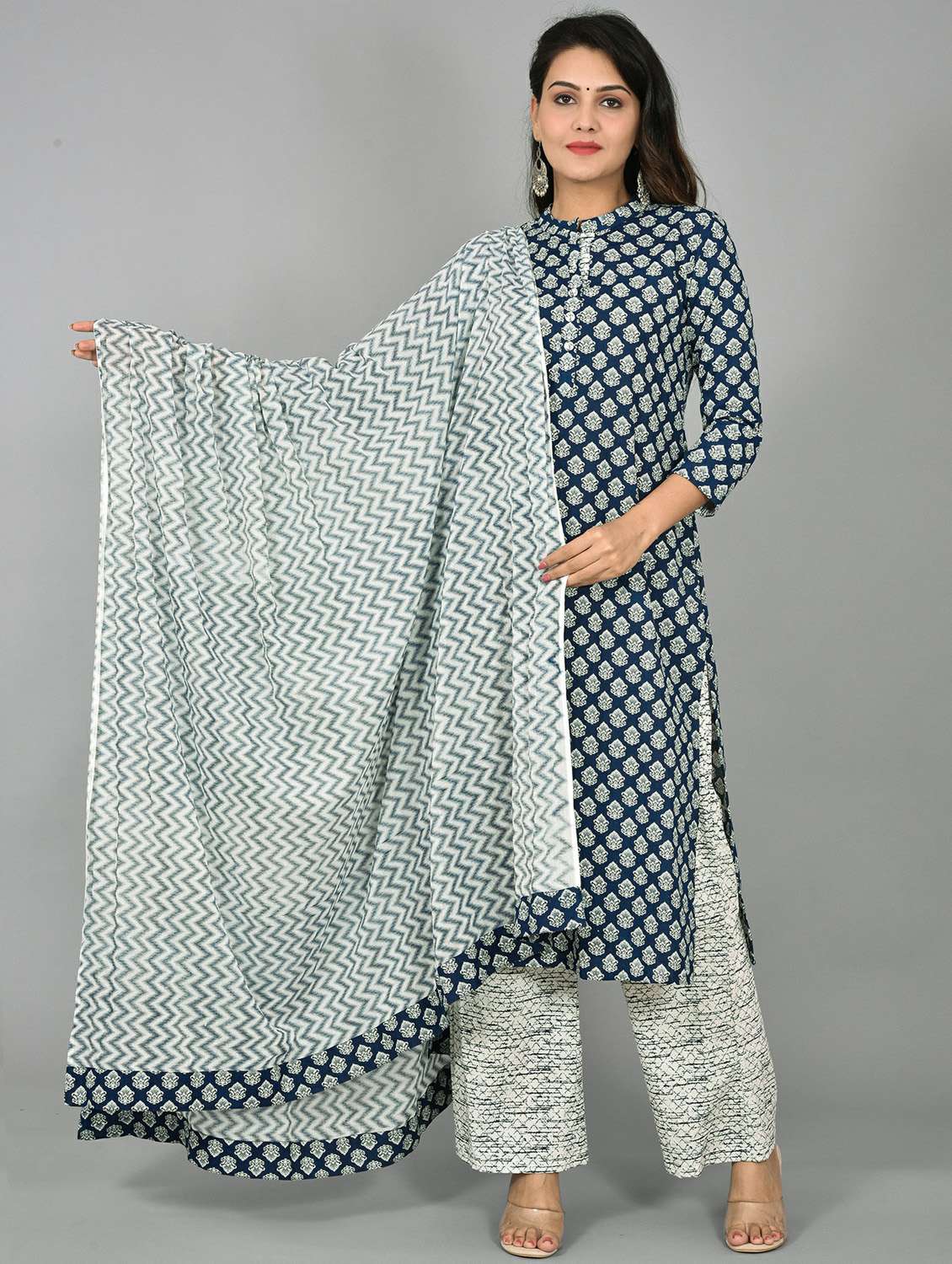printed suit set - 17376823 - Zoom Image - 0