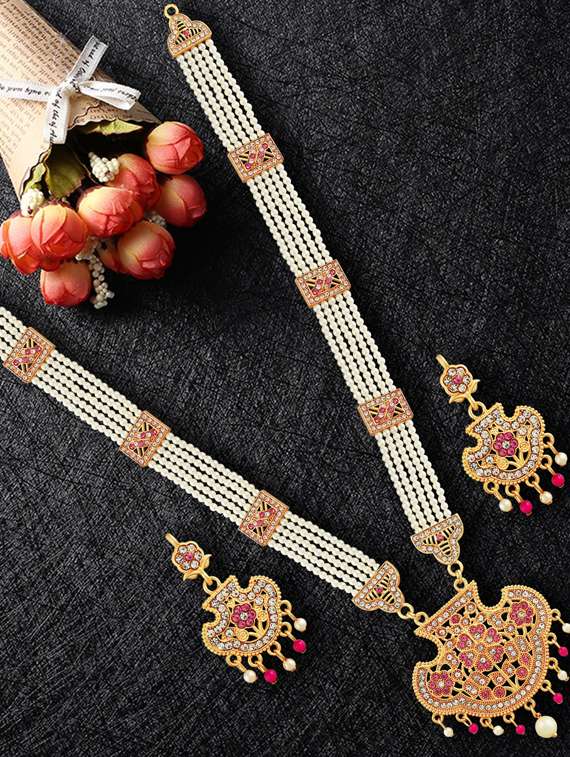 gold metal necklaces and earring - 17456205 - Zoom Image - 0
