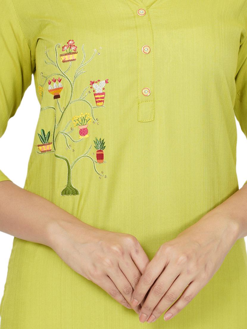 embroidered straight kurta - 17466943 - Standard Image - 3