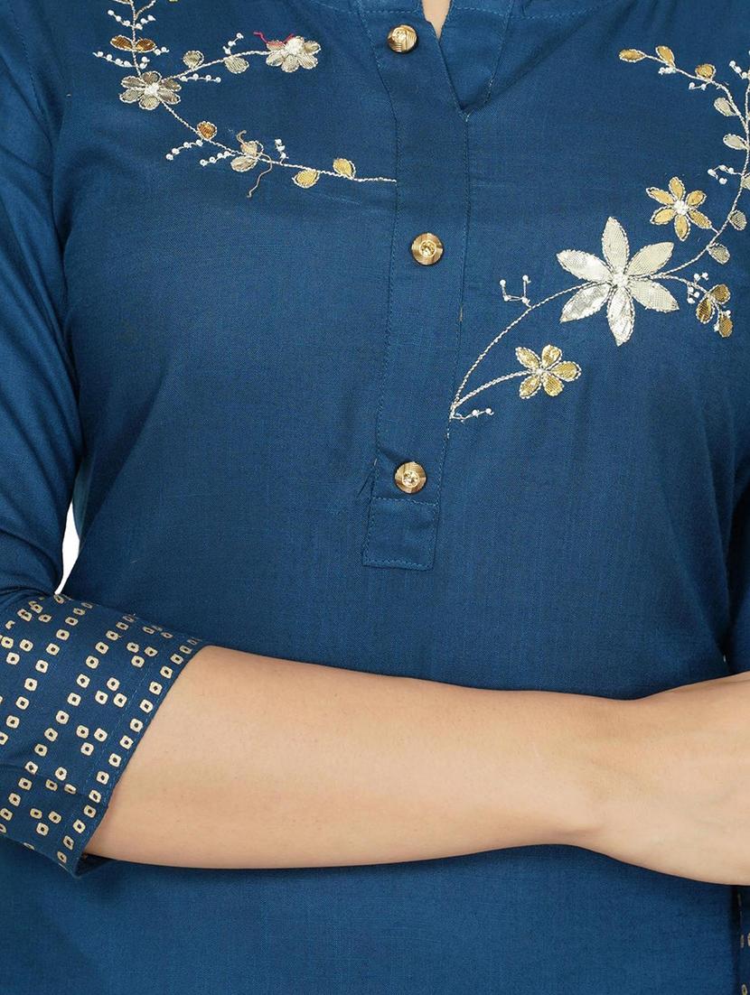 embroidered straight kurta - 17466951 - Standard Image - 3