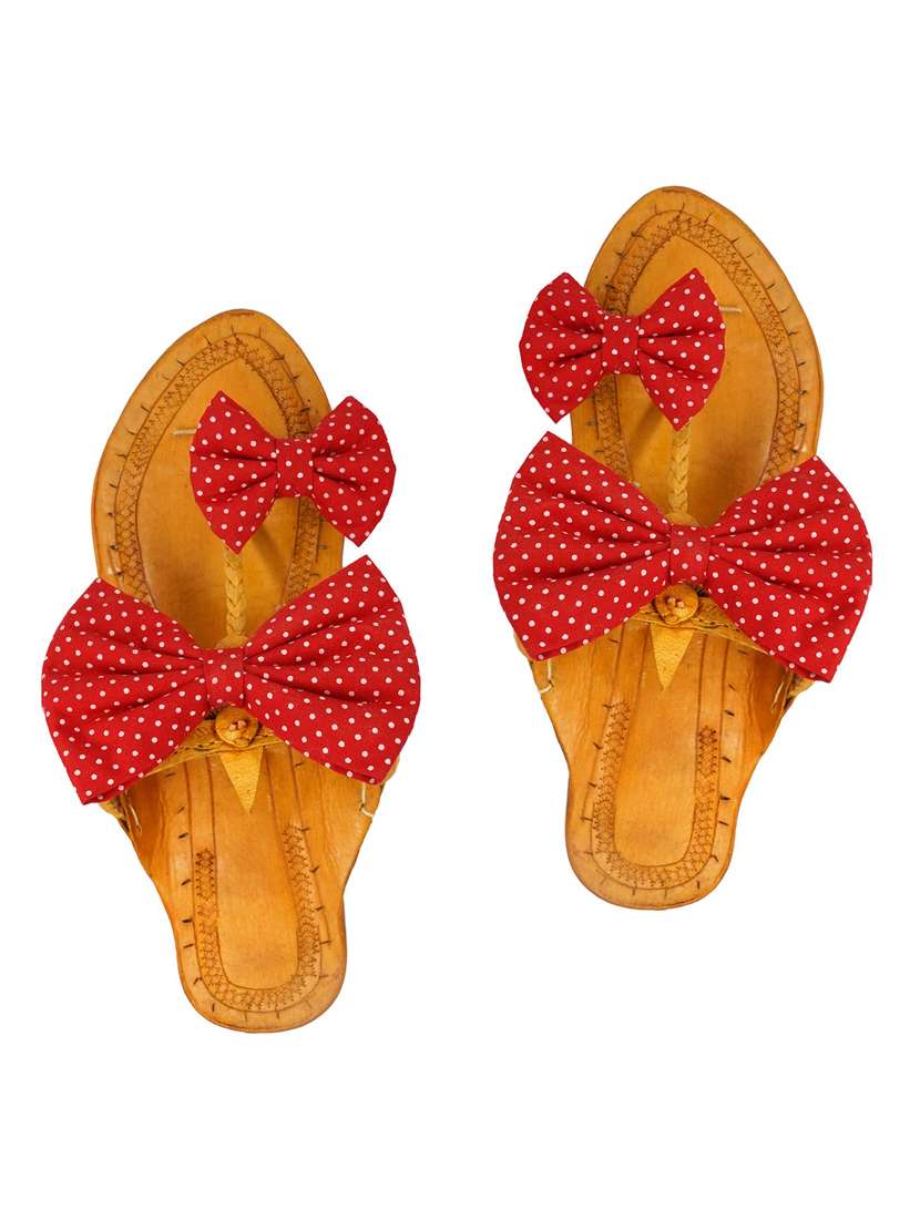 red fabric one toe kolhapuris