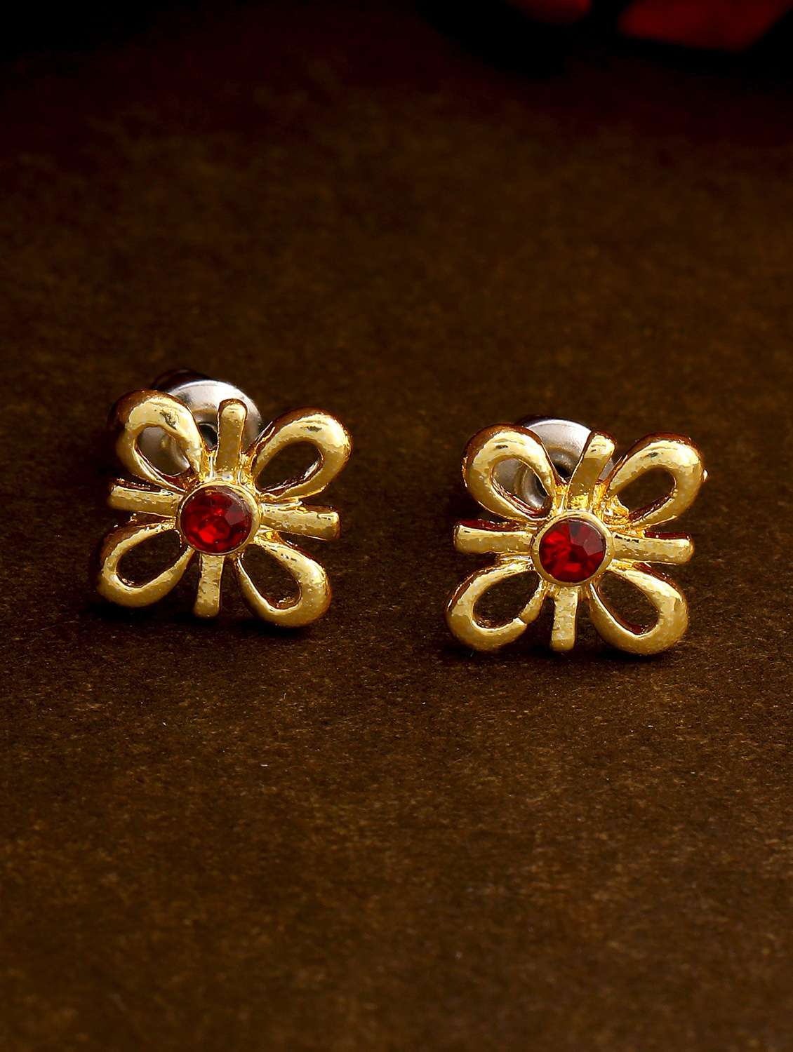 red metal studs earring - 17542881 - Zoom Image - 0
