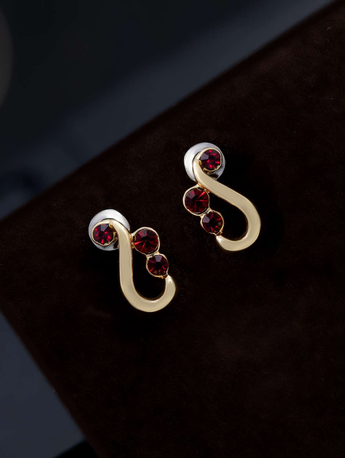 red metal studs earring