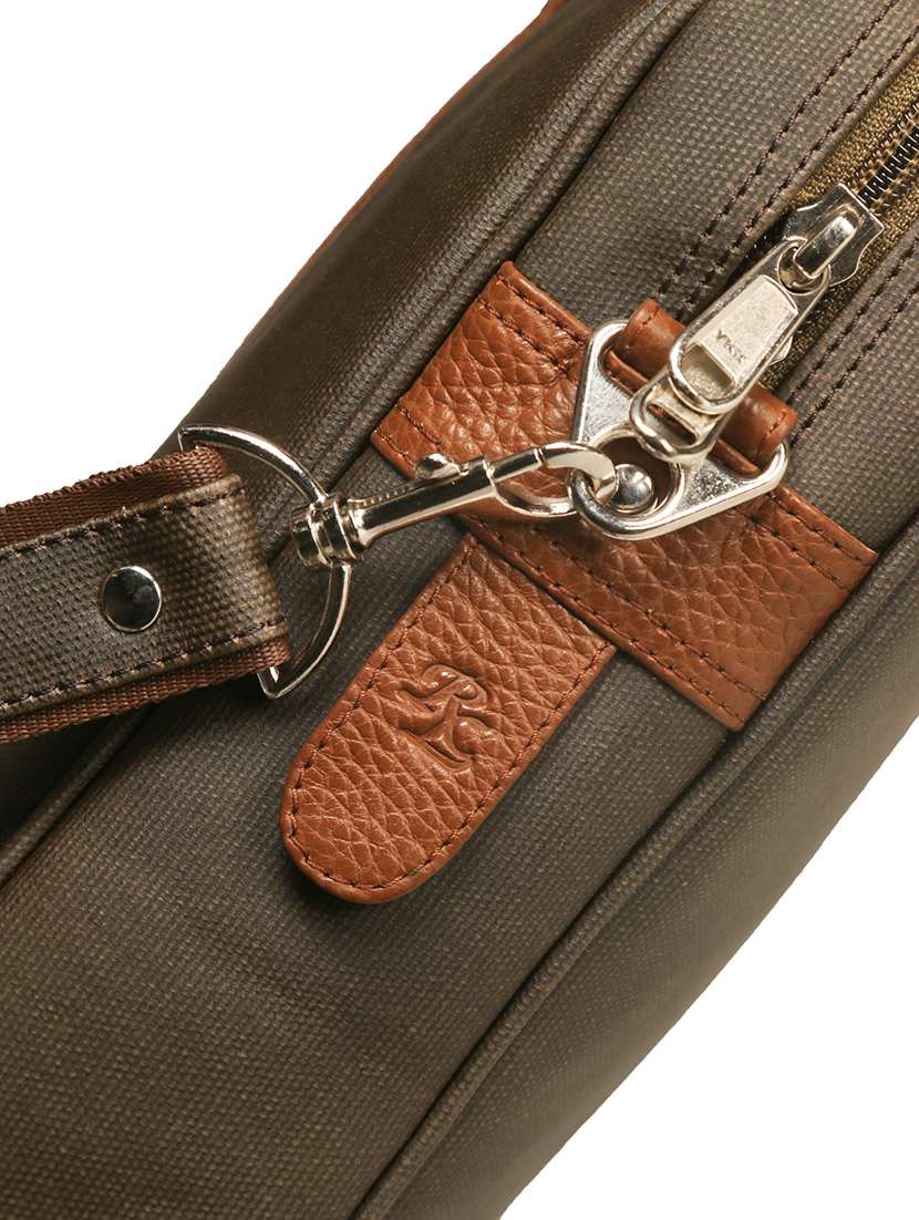 green canvas laptop bag - 17549147 -  Standard Image - 3