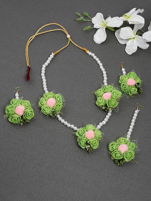 artifical flower necklace with earring and maangtikka - 17572100 - Standard Image - 0