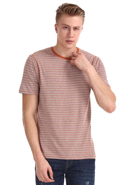 brown striped t-shirt