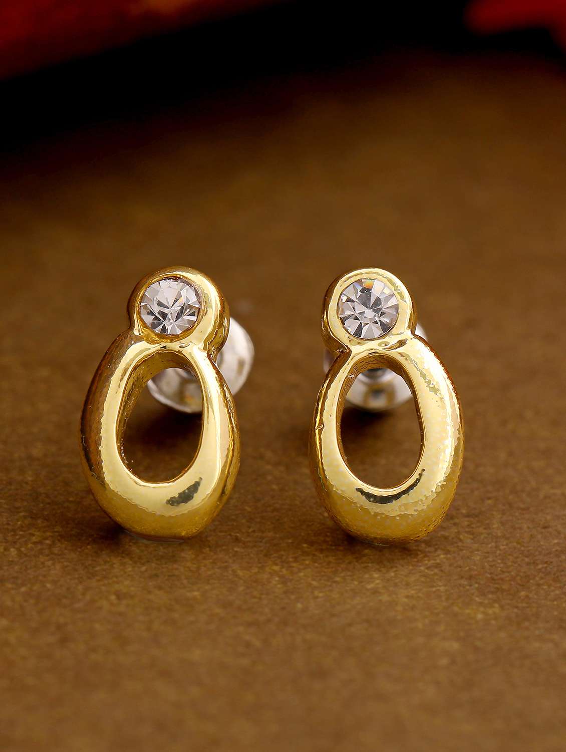 white metal studs earring - 17595876 - Zoom Image - 0