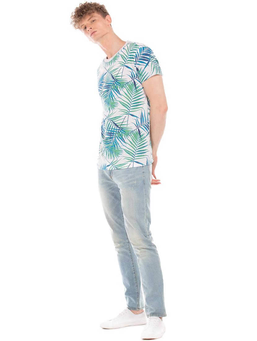crew neck tropical print t-shirt - 17625793 - Standard Image - 3