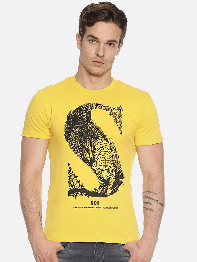 yellow printed t-shirt
