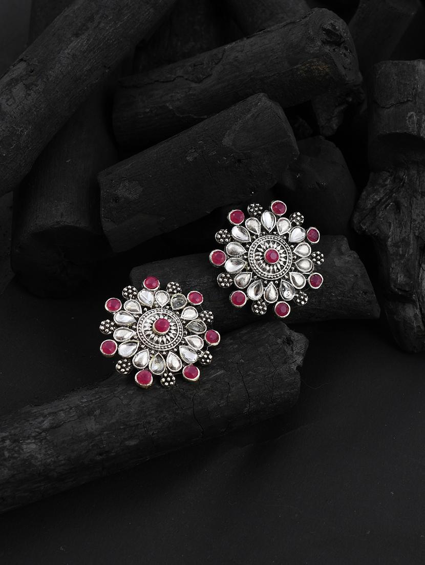 white brass studs earring - 17635702 - Zoom Image - 0