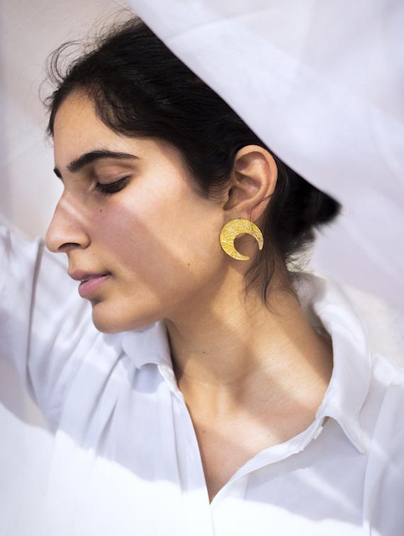 gold plated studs earring - 17637526 - Standard Image - 3