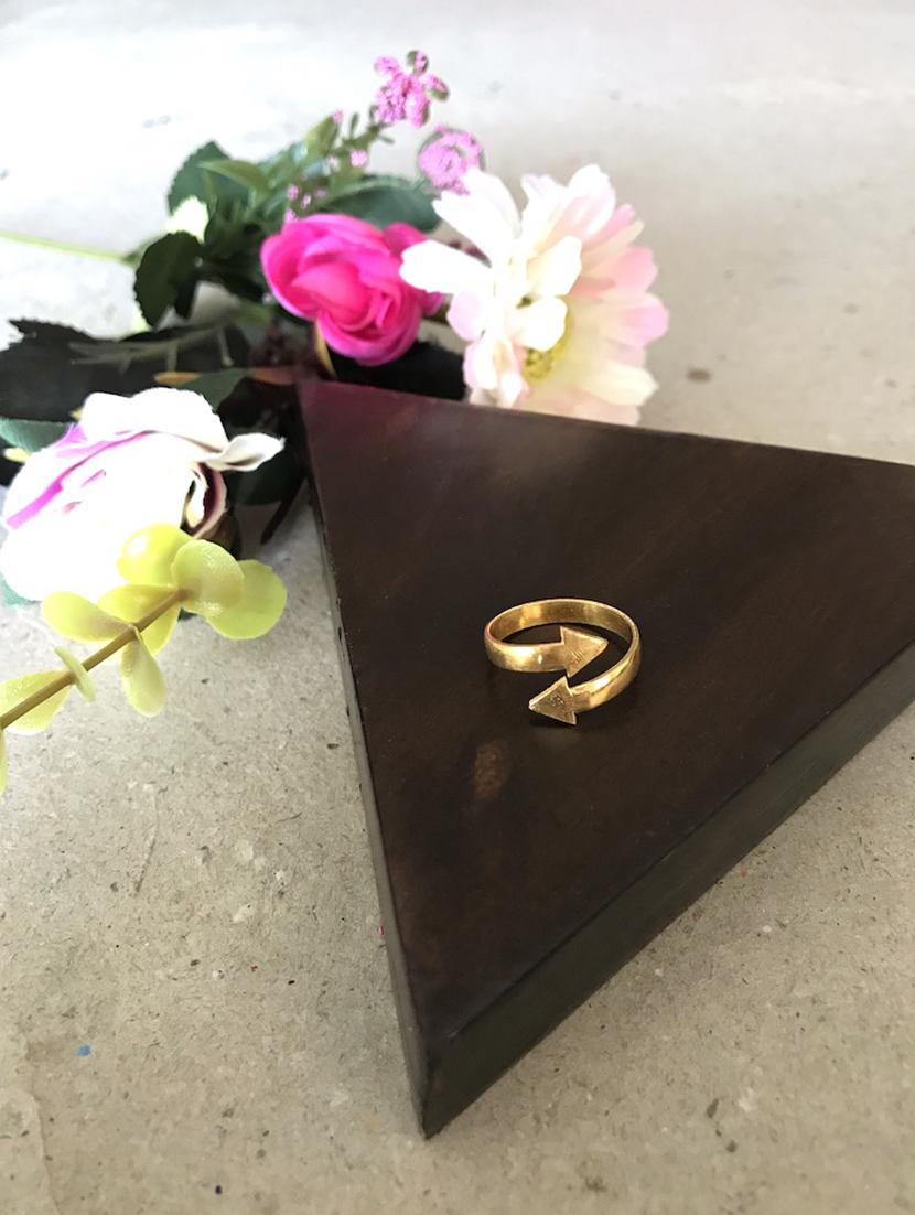 gold plated hand ring - 17637567 -  Zoom Image - 0