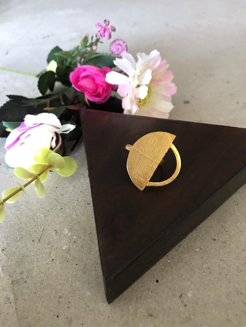 gold plated hand ring - 17637569 -  Zoom Image - 0