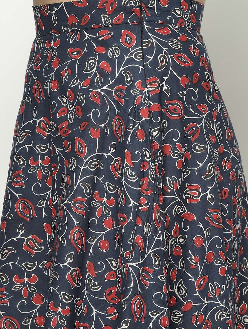 halter neck printed top with skirt set  - 17661255 -  Standard Image - 5