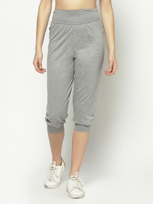 high rise solid capri - 17661257 - Standard Image - 0
