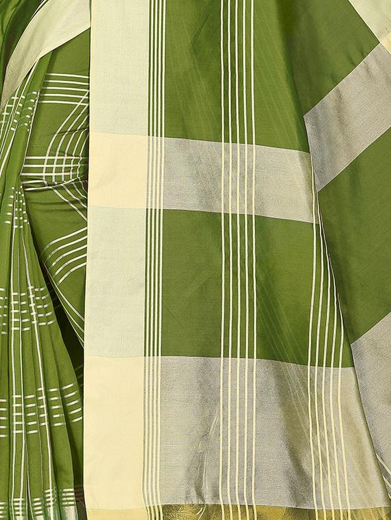 striped woven saree with blouse - 17665976 - Standard Image - 3